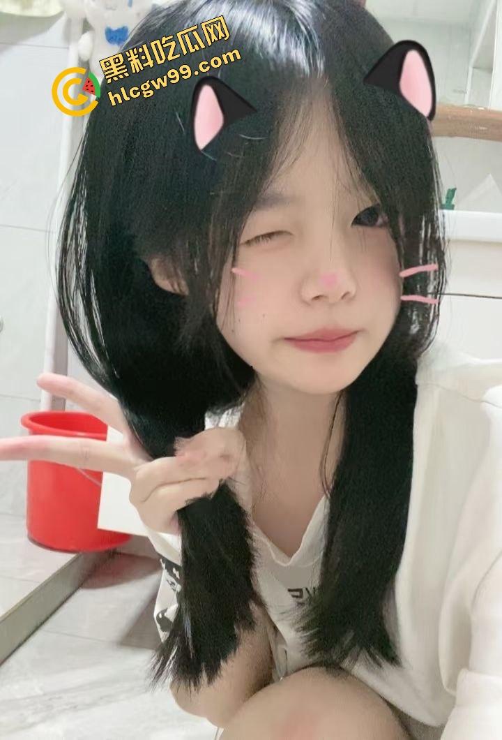 广西卫生学校双马尾清纯骚货『陈思颖』美奶娇躯全裸秀身材,私拍粉嫩小穴抠逼!独家曝光流出!-1