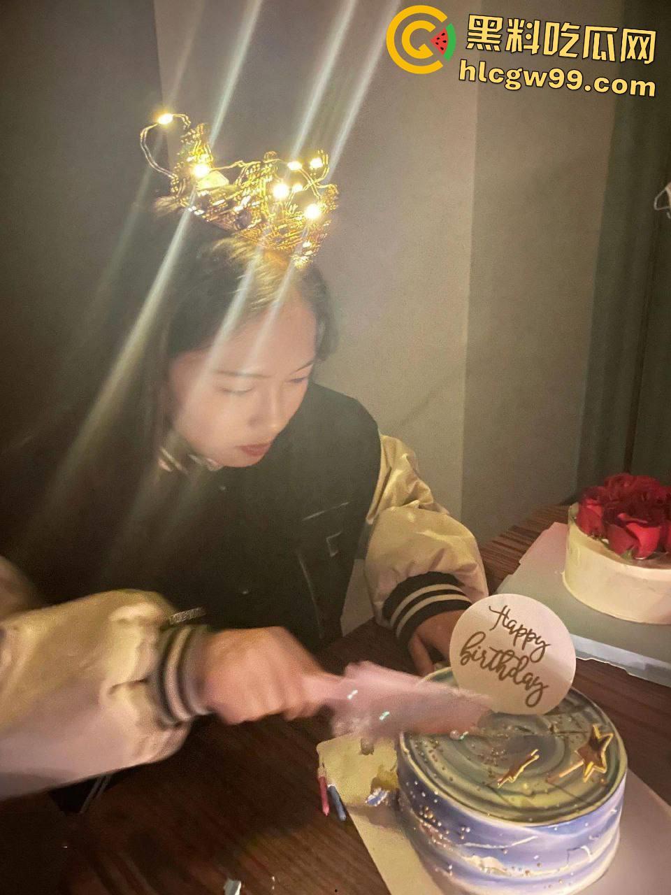 北师大绝美校花【媛媛】蜜桃翘臀自慰私拍,清纯脱俗的舞蹈生颜值堪比明星-3