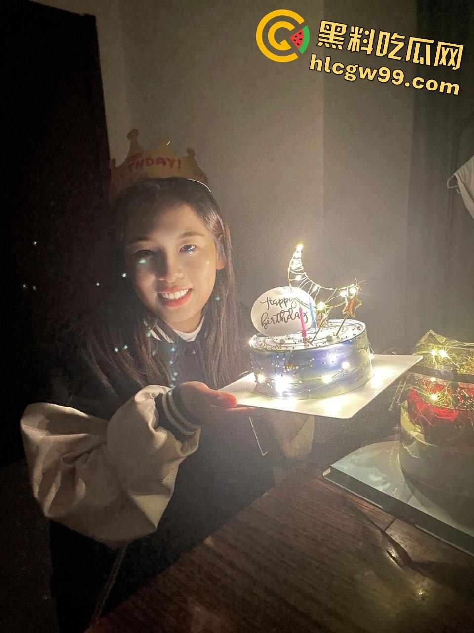 北师大绝美校花【媛媛】蜜桃翘臀自慰私拍,清纯脱俗的舞蹈生颜值堪比明星-12