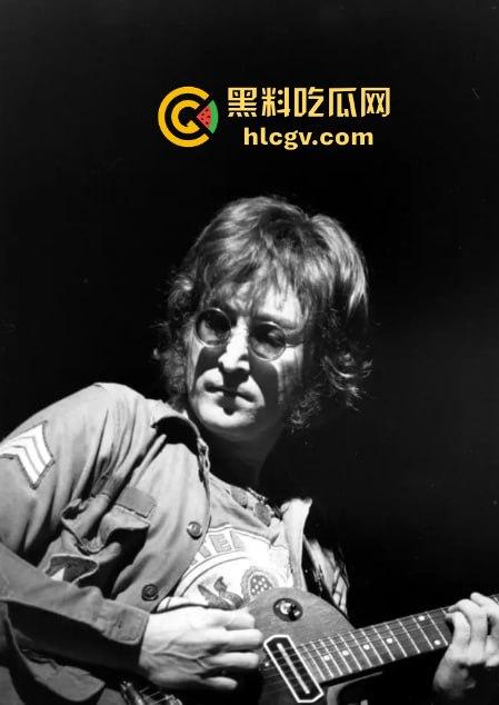 皮卡迪利广场惊现骚鸡骑乘教学!广场列侬雕像前公然骑乘表演,骚比欠被鸡巴草了,雕像也不放过!-1