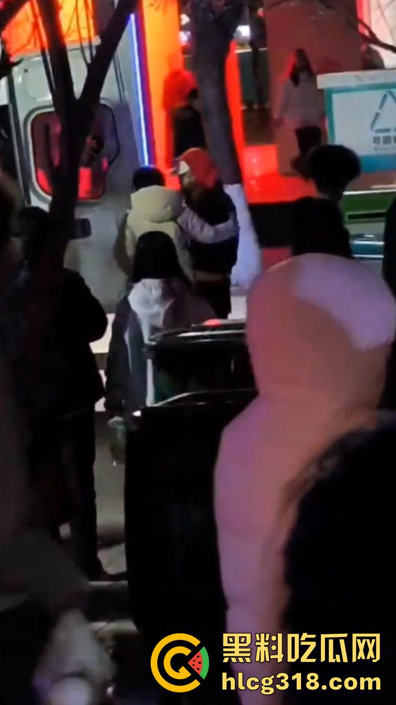 高校骚逼疯狂交配,意外怀孕找不到爹,竟在偷偷在厕所产子,大一新生玩的这么开放么?-9