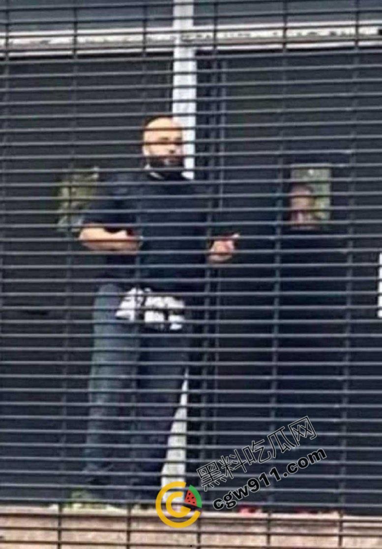 英国曼彻斯特犹太教堂持刀袭击事件:曼彻斯特希顿公园犹太会堂遭暴徒狂躁袭击,血腥惨剧惊天动地!-1