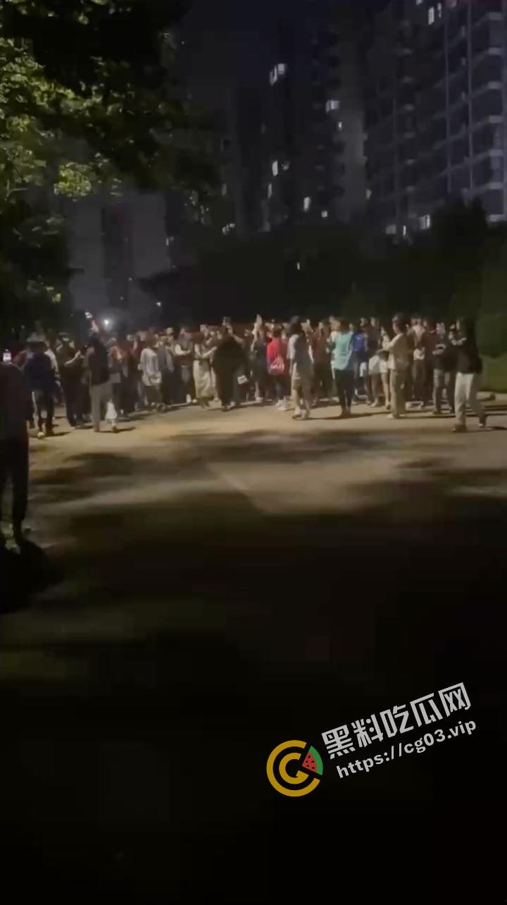 山东体育学院 男生出轨 女生打飞的过来兴师问罪 惊动全校 暴脾气是一点委屈都受不了-4