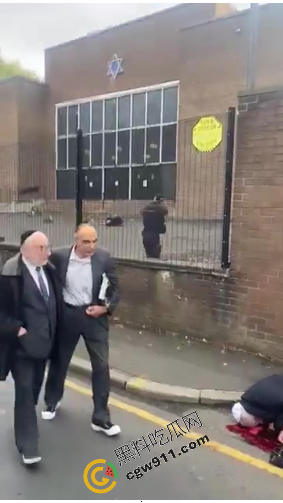 英国曼彻斯特犹太教堂持刀袭击事件:曼彻斯特希顿公园犹太会堂遭暴徒狂躁袭击,血腥惨剧惊天动地!-6