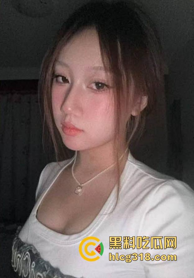 海角乱伦大神【姐弟一世情】最新力作 饥渴骚姐主动勾引足交 多姿势配合挨操 骚母狗根本停不下来 !-3