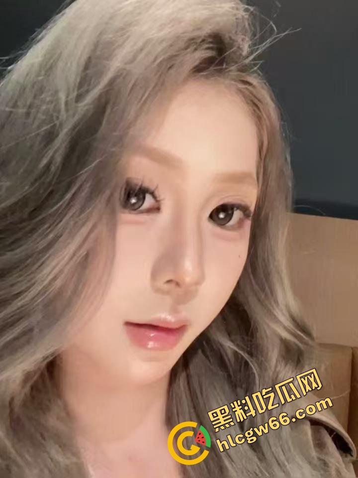 海角乱伦大瓜19岁嫩女【小亚】跟老爹暧昧搞乱床,嫩缝让爹操翻还跟男友共享骚洞,小白袜踩鸡巴!-1