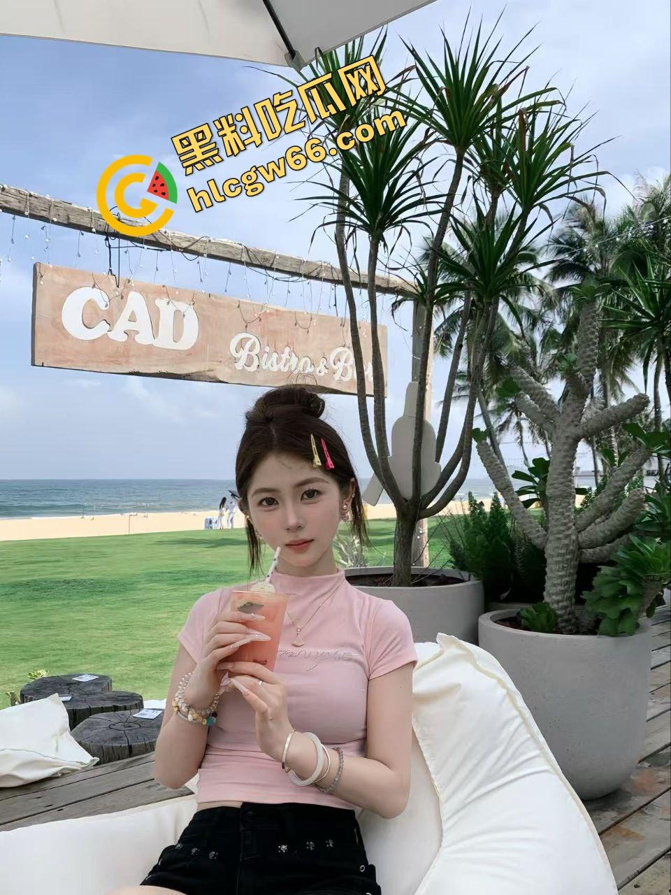 海角乱伦大瓜19岁嫩女【小亚】跟老爹暧昧搞乱床,嫩缝让爹操翻还跟男友共享骚洞,小白袜踩鸡巴!-3