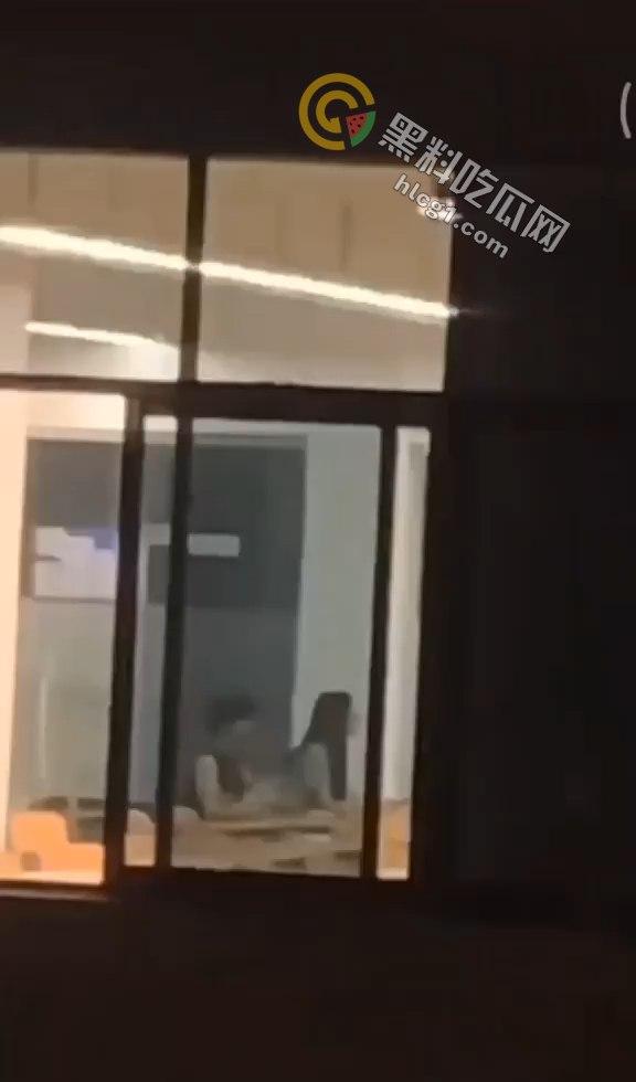 四川传媒学院情侣教室激情做爱,吃瓜群众围观拍摄,技院之名再添猛料!-6