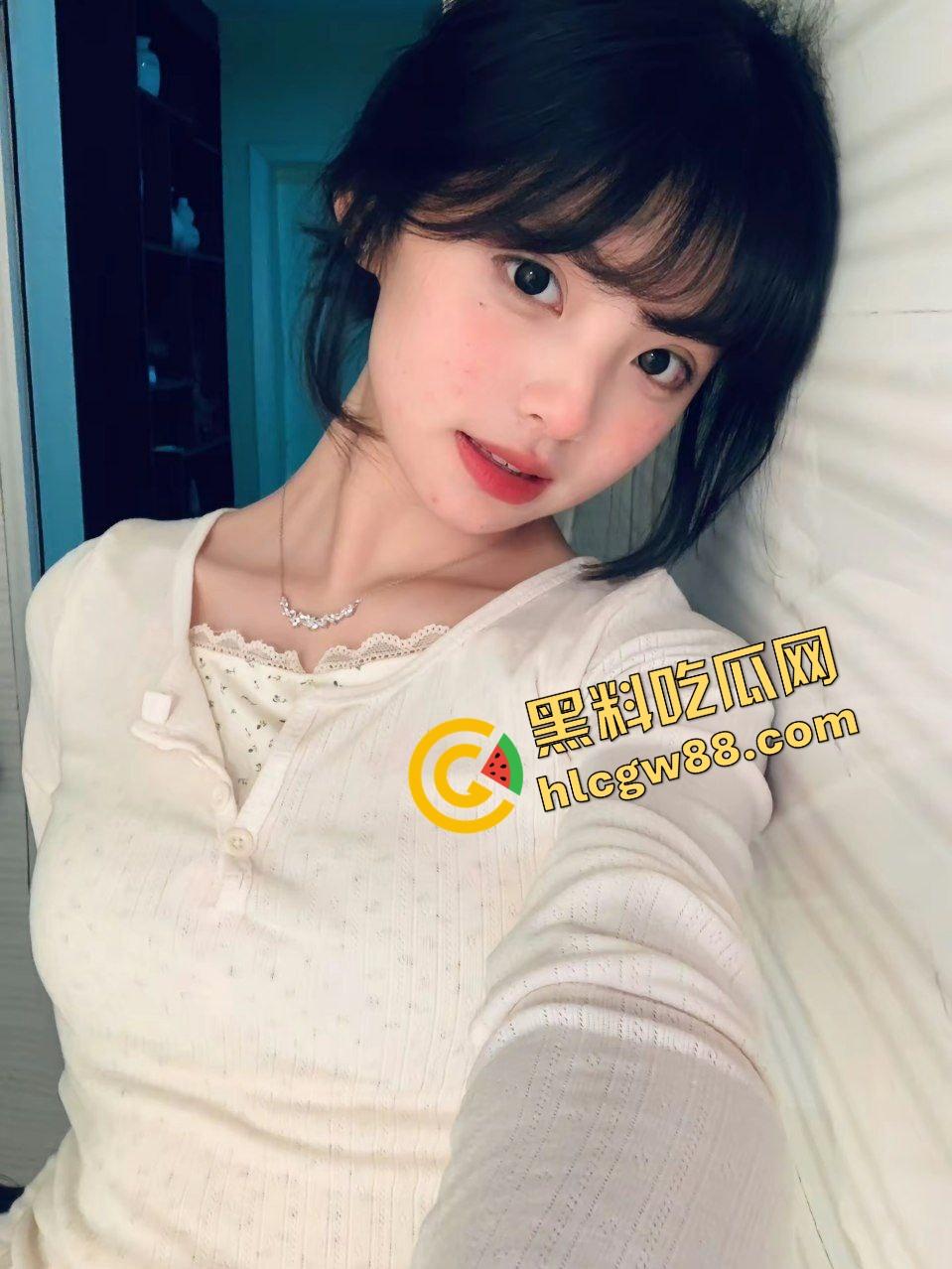 云南大理清纯嫩妹【谢佳怡】绿帽男友贡献淫妻给处男兄弟操，楼梯上全力冲刺后怼白臀嫩穴！-2