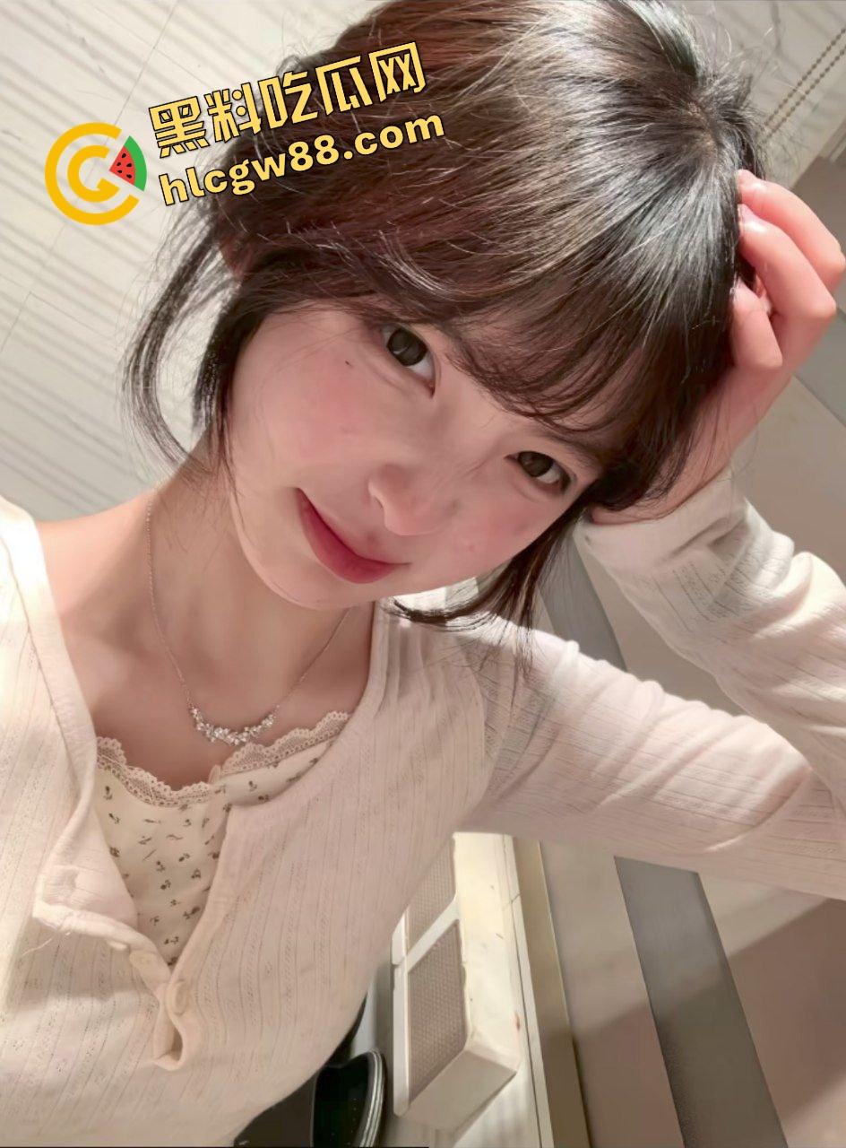 云南大理清纯嫩妹【谢佳怡】绿帽男友贡献淫妻给处男兄弟操，楼梯上全力冲刺后怼白臀嫩穴！-4