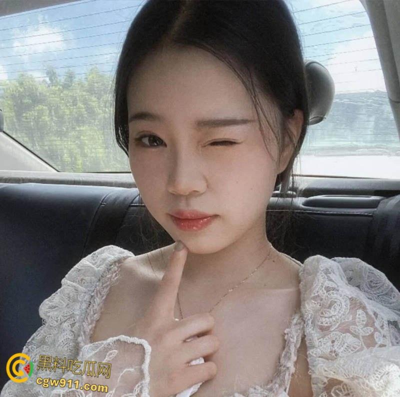 湖南巨乳绿播【刘文琪】为爱下海,清纯甜妹为绿帽男友,直播脱衣骚舞勾引金主,胸前小白兔活蹦乱跳 !-2