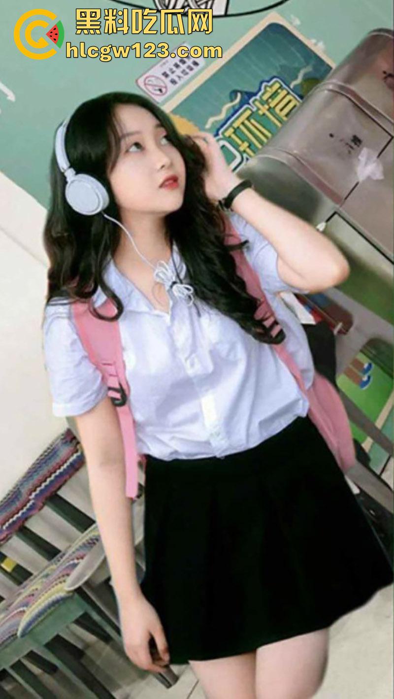 变态父亲偷拍女儿洗澡,大奶长腿翘臀诱人,这女儿发育的可真好,任何姿势操都绝对舒服!-1