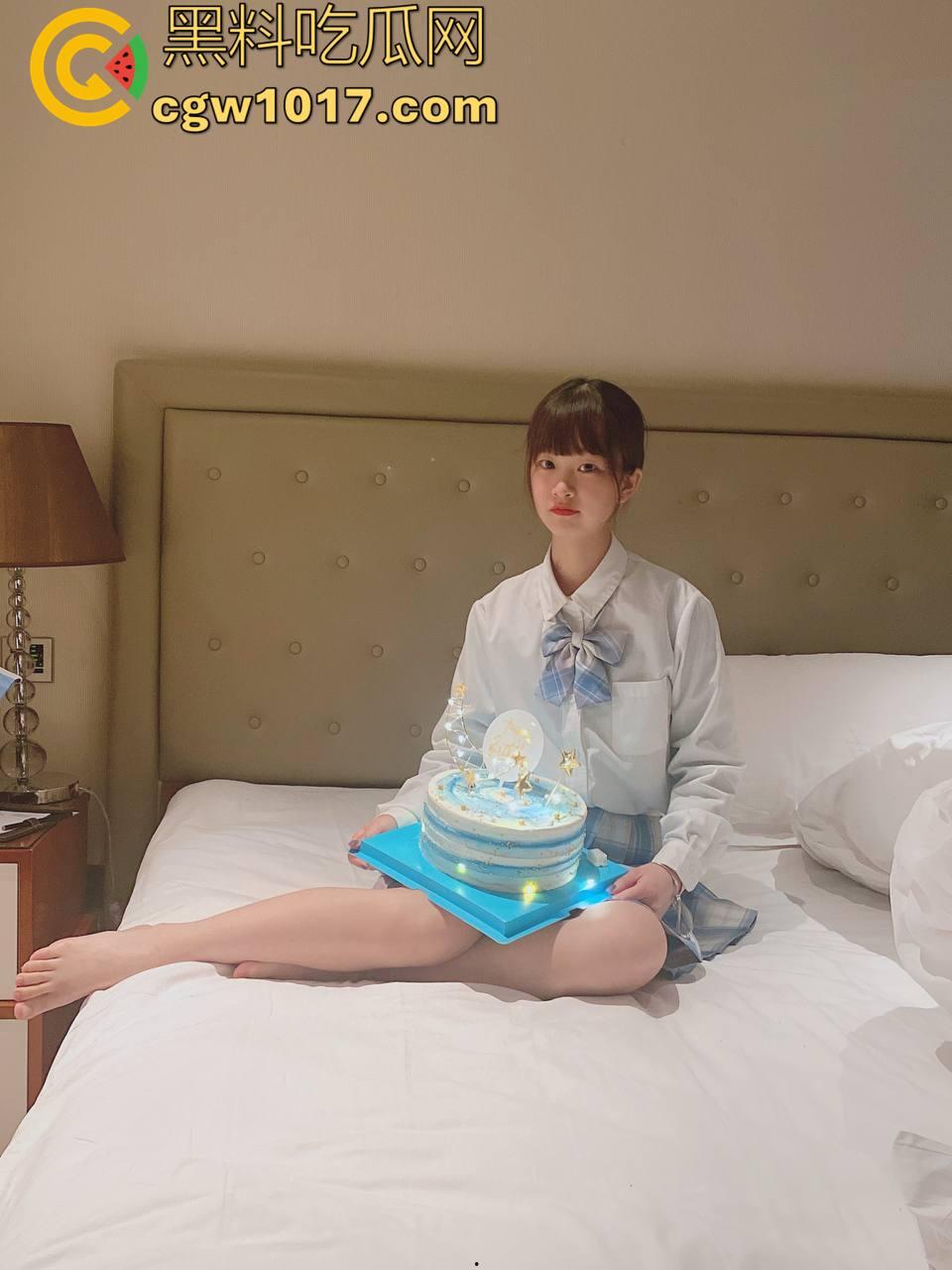 瓜友实名爆料前女友【曹梦菲】最喜欢穿JK 洛丽塔 虽然外表软萌,但是叫床声太骚了让人听了就想射 还喜欢被颜射洗脸!-1