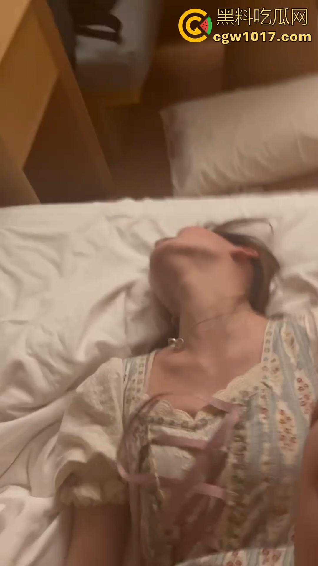 瓜友实名爆料前女友【曹梦菲】最喜欢穿JK 洛丽塔 虽然外表软萌,但是叫床声太骚了让人听了就想射 还喜欢被颜射洗脸!-4