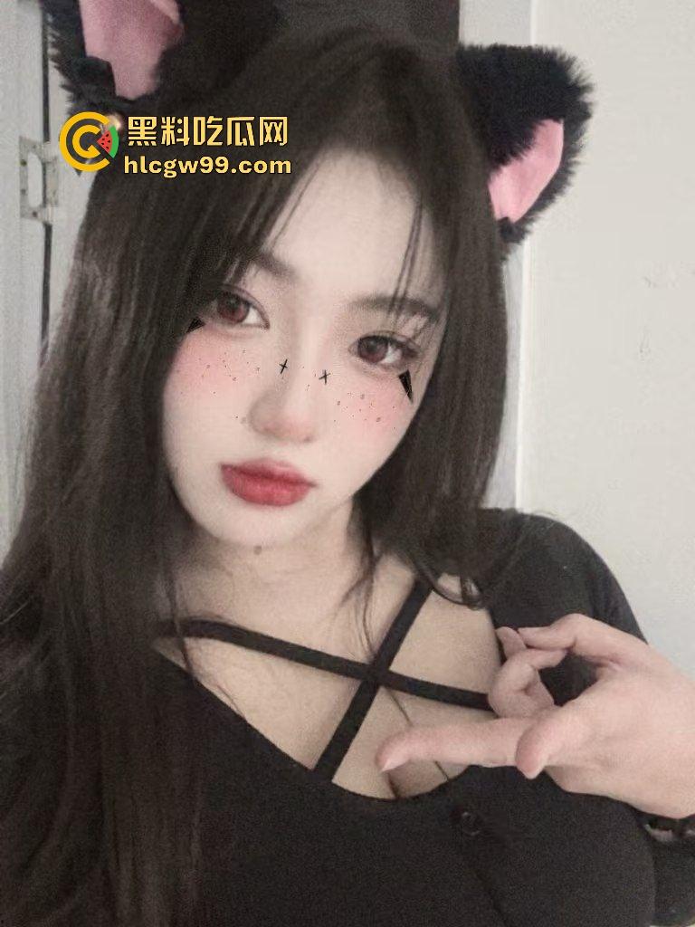饥渴淫妻少妇 (宋妍) 被废物绿帽老公献妻共享给精壮男,满足骚逼两头3P爆操淫荡性爱!独家曝光流出!-3