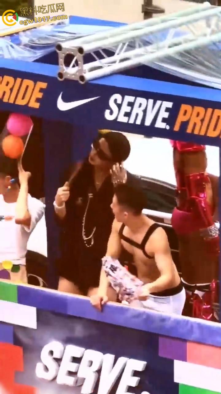 台北同志游行奇葩标语,性取向AI双性恋 ,和AI算命说我是双性恋 ,让奇想在街头绽放,世界为之惊艳!-6