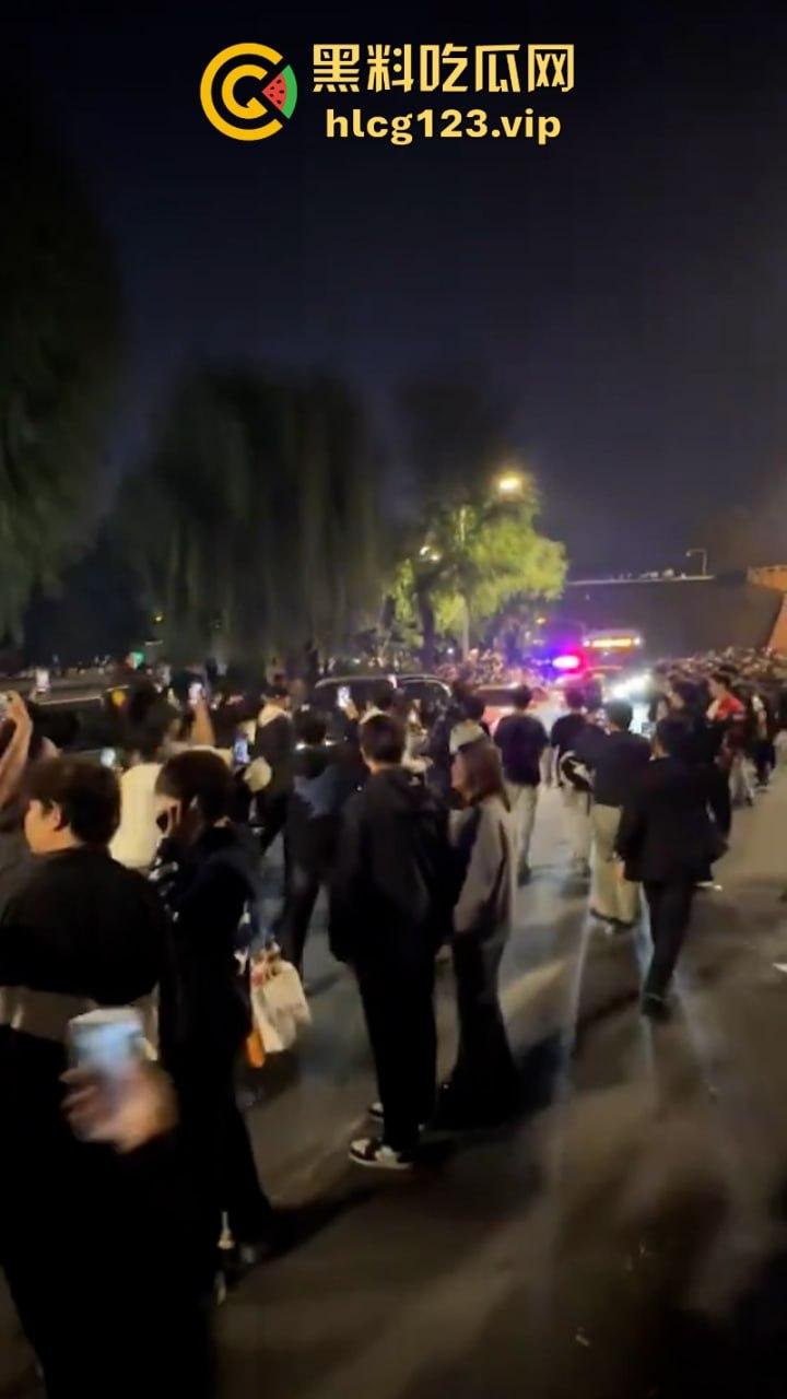 欠收拾!鬼火少年济南闹市区炸街 飙车放火 大街蹦迪 人还是不能吃得太饱!-6