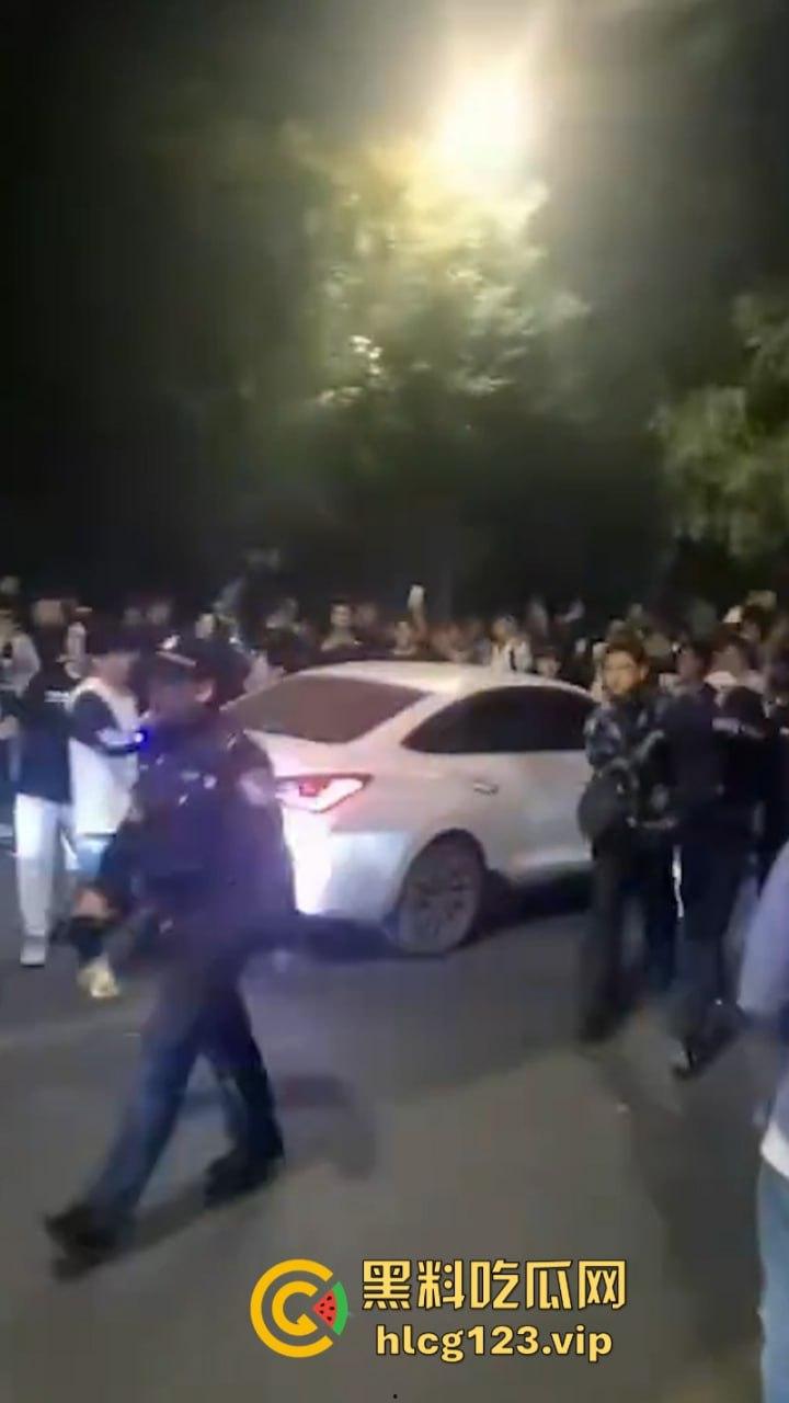 欠收拾!鬼火少年济南闹市区炸街 飙车放火 大街蹦迪 人还是不能吃得太饱!-7