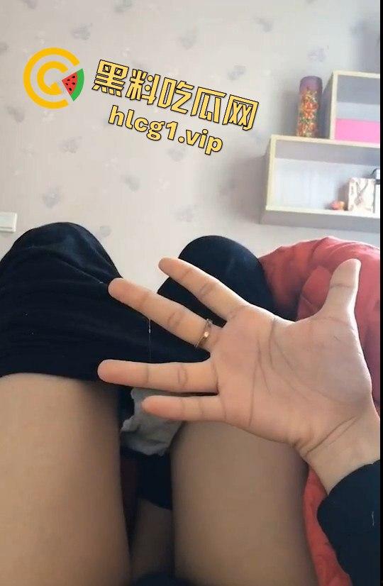 小少妇掰着B拍视频勾搭别人,私密自拍被无情曝光,网友纷纷围观!-9