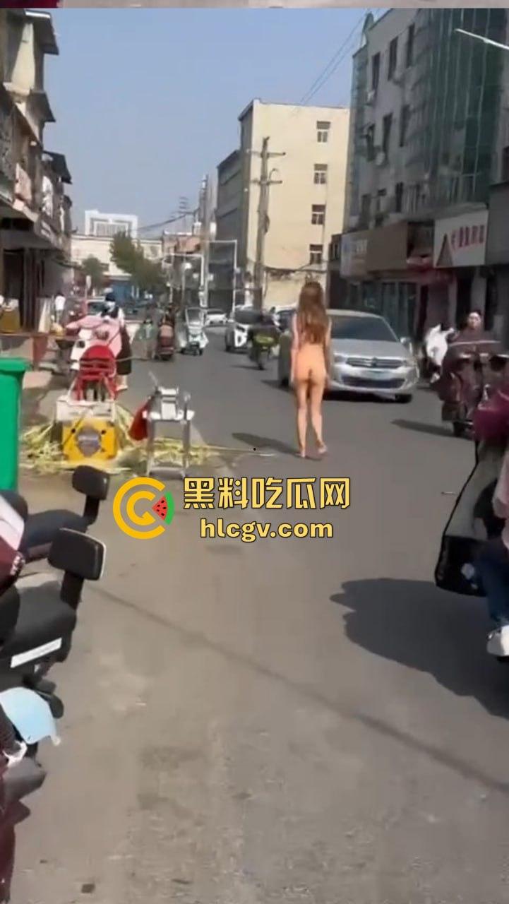 郑州惊现裸女出街,疑似LOL比赛BLG输给T1后赌气裸奔!肥臀当街晃眼,女子抖音『 Jing婧 』目前已销号!-11