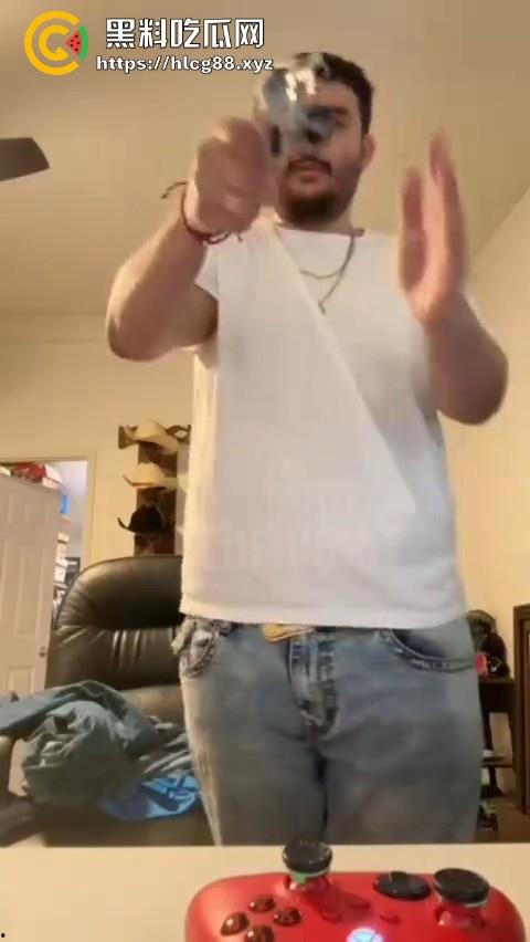 直播界的人才真多 为了礼物直播玩俄罗斯转盘然后死了 真枪实弹 可能就是外国人少的原因!-5