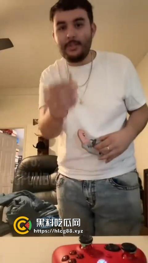 直播界的人才真多 为了礼物直播玩俄罗斯转盘然后死了 真枪实弹 可能就是外国人少的原因!-6