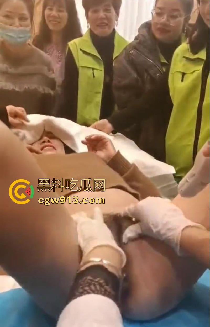 美容院内部培训视频曝光!小穴私密按摩手法演示,轻轻几下便让学员高潮,瓜友们可以来学一下!-6