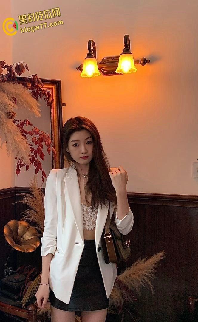 清纯卫校护士【刘思雯】化身淫荡小母狗,宾馆情趣约啪引爆反差诱惑!-1