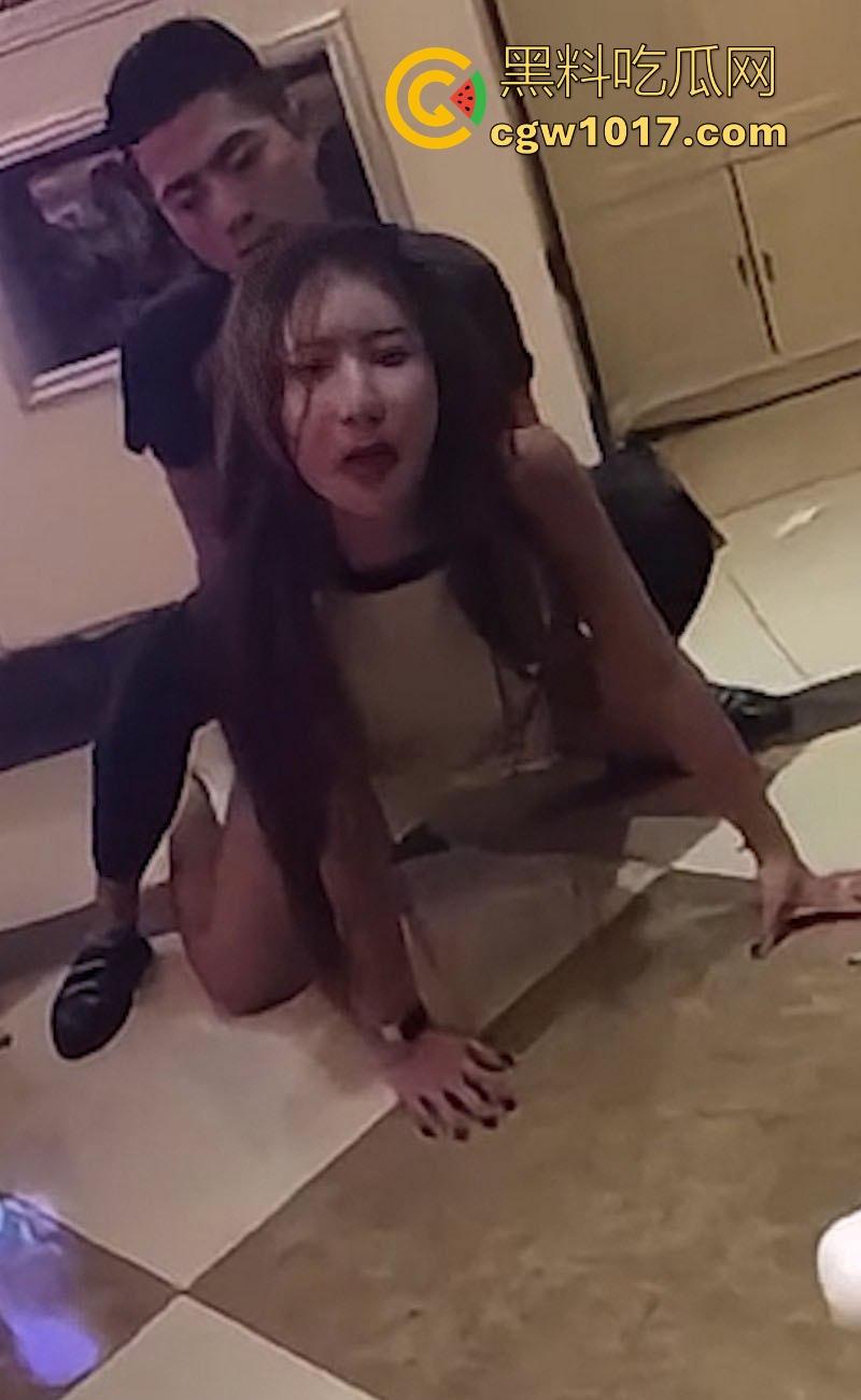 极品女大KTV包房玩多人群交,酒过三巡直接跪地开干!美女被骑跪地卖力口活,年轻人多么的疯狂啊!-9