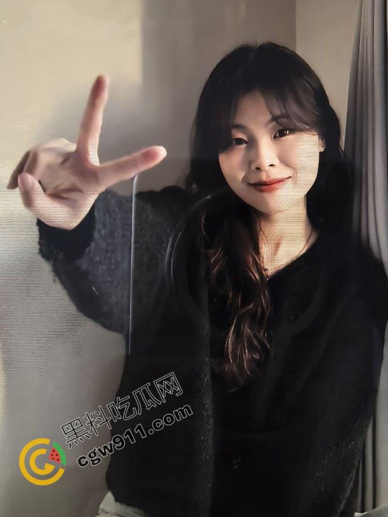 河南许昌新婚小夫妇婚假激情视频泄密!巨乳新娘情趣撩人,丈夫猛攻嫩穴,销魂呻吟震撼全网-2