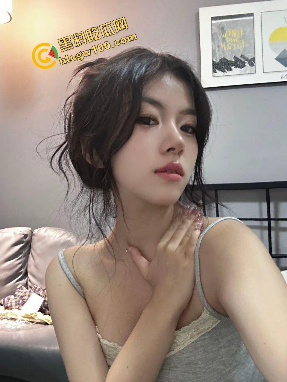 奥迪大哥社交软件上网聊大学妹【许佳】车上湿了换内裤 ,约炮而出酒店爆操嫩逼翘臀!独家原创曝光流出!-5