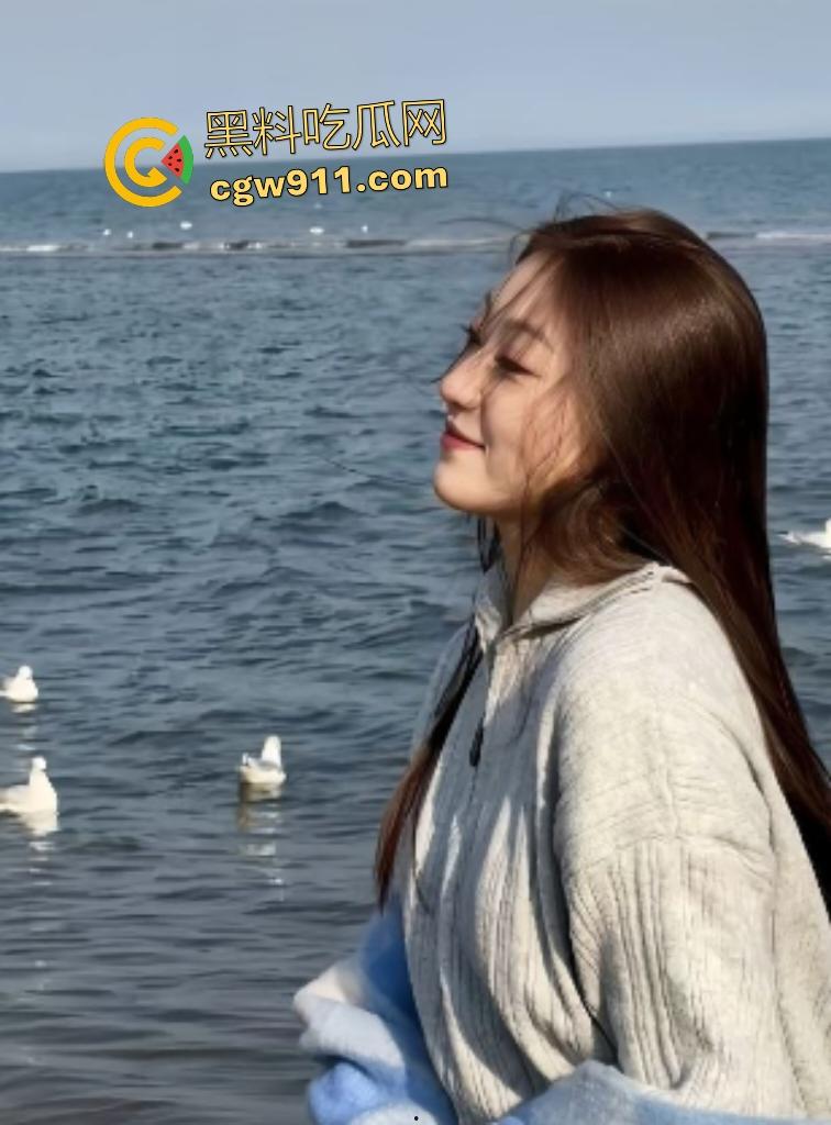 高冷女大【邹凤】下海赚零花钱,兼职打鱼求富哥长期饭票,男生不讲武德狂操数次拍视频跑路!-1