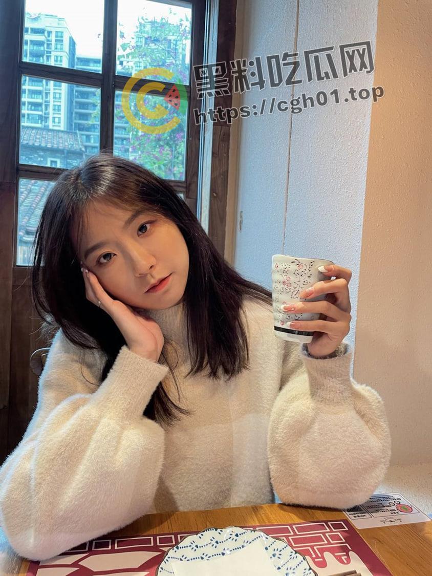 谁的女神又是谁的精盆!舔狗觉醒将女神手机私密视频流出 掐着脖子被顶到底 女神和舔狗都要哭出来了-3