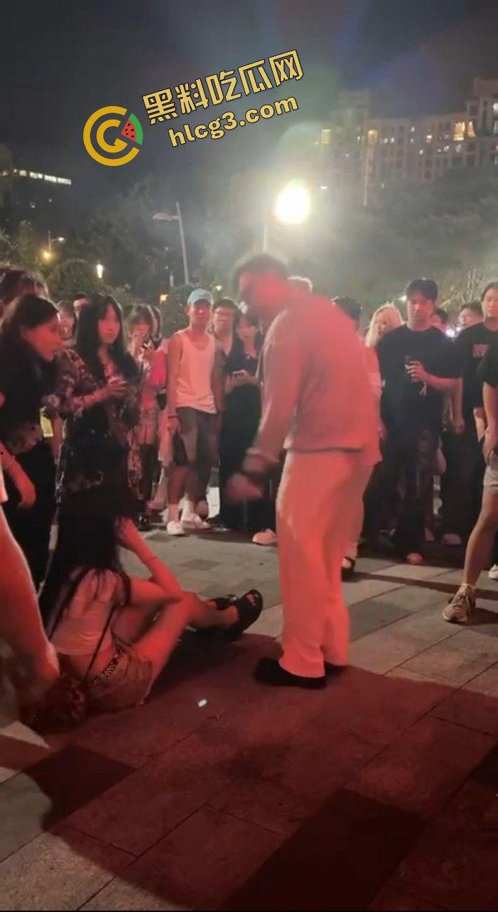 炸裂抓奸事件!厦门福馆李晓彤与男小三被当场捉奸 爆出金句 “她给我舔屌吞精时,你还在哪里打飞机” 气疯后踢打女人-6