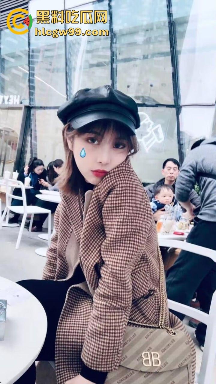 江西短发骚货【佘茜冉】为50万彩礼穿渔网袜情趣制服跪镜子前给男友口爆,500块操一次不香吗?-5