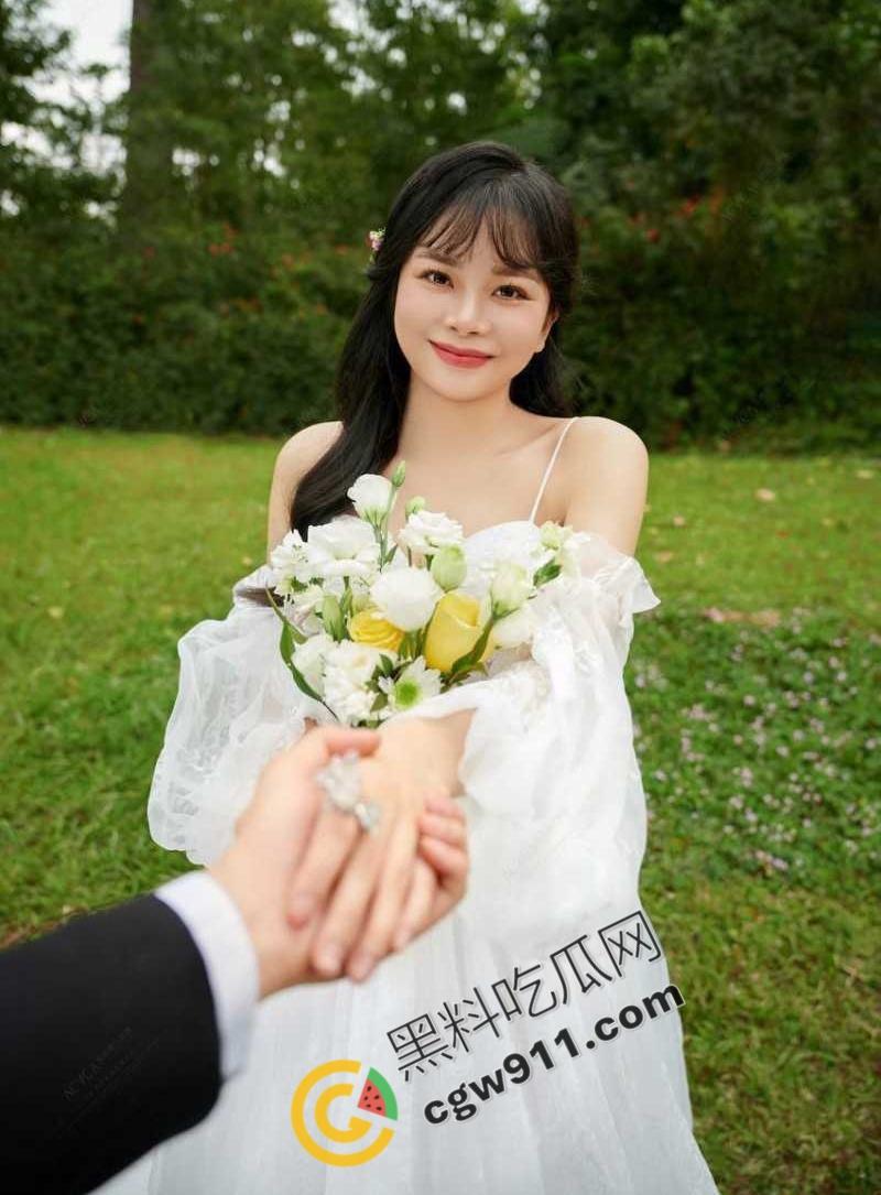 江苏无锡坐台女【陈馨阳】成功上岸后抛弃金主,与接盘侠光速闪婚,金主怒曝出性爱视频泄愤-1