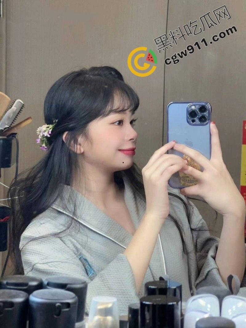 江苏无锡坐台女【陈馨阳】成功上岸后抛弃金主,与接盘侠光速闪婚,金主怒曝出性爱视频泄愤-5