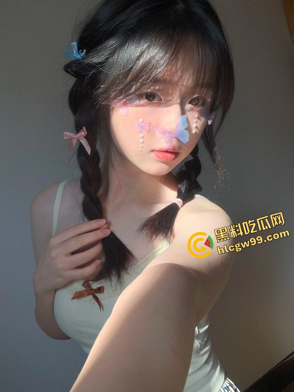 河南艺术职业清纯学生妹【罗莉】一线天粉逼为艺术献身,配合大哥用香烟插逼吸烟!独家曝光流出!-2