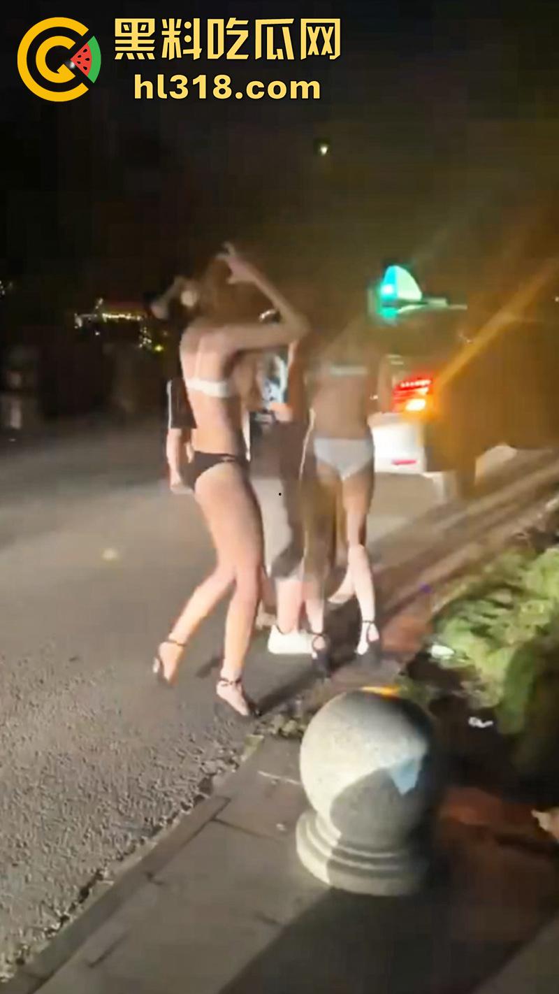 广州夜店女斗殴现场,俩长腿妹爆揍少妇,只穿胸罩内裤看着可真养眼啊,这样的战斗可太爱看了!-7