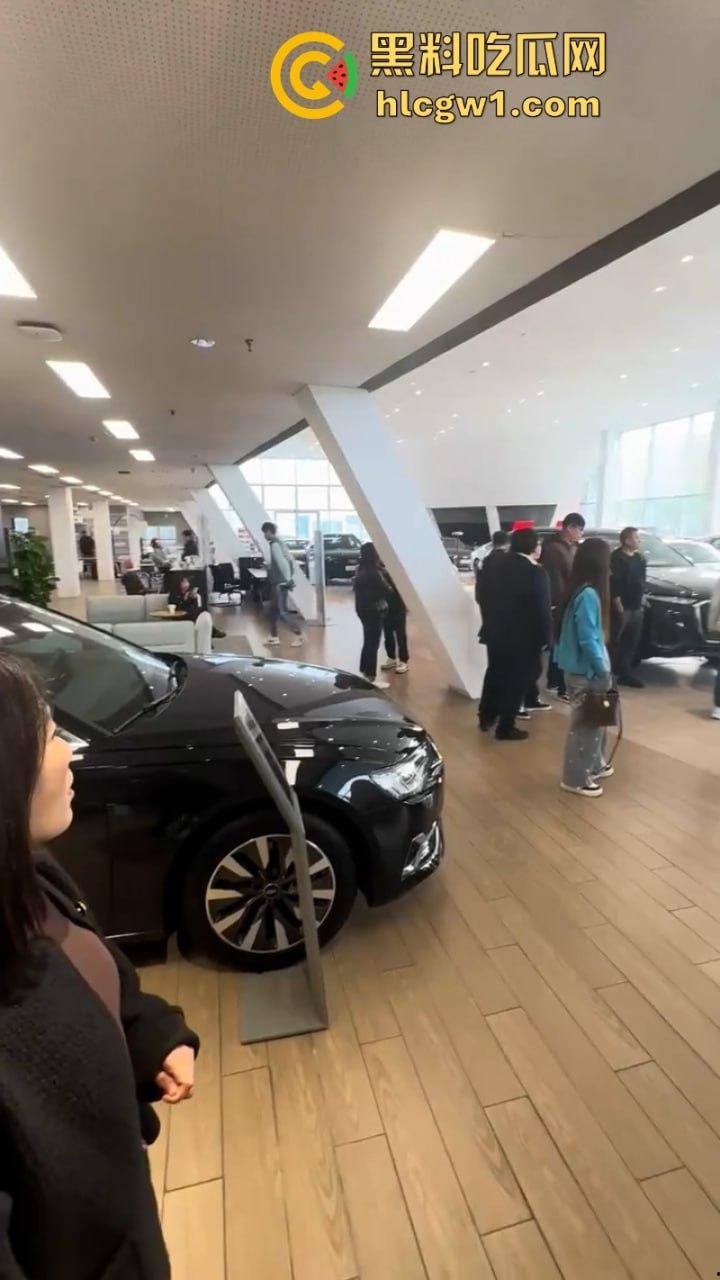天津永濠奥达4s店关门卷款跑路 现场汽车无人问津 进口车现在这么惨吗?-10