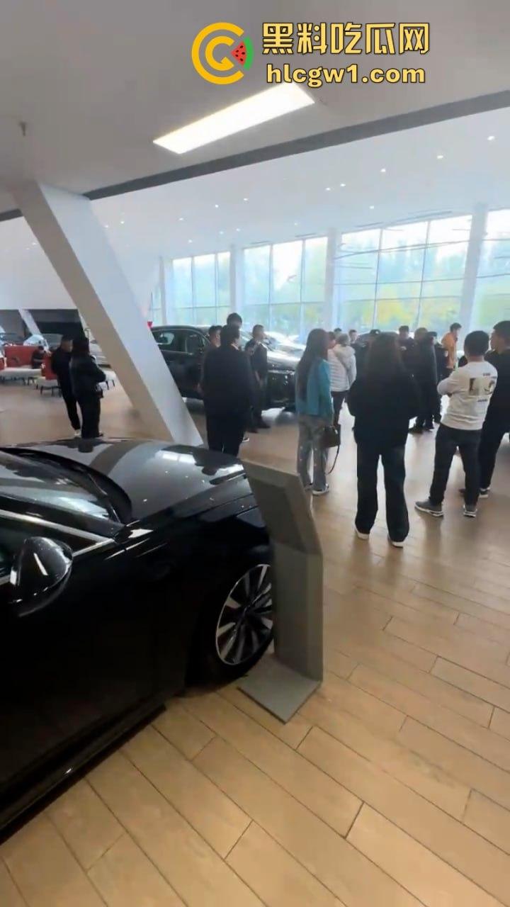天津永濠奥达4s店关门卷款跑路 现场汽车无人问津 进口车现在这么惨吗?-11