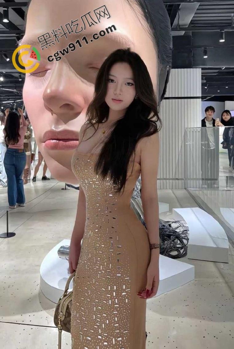 上海风骚名媛刘伊娜化身极致尤物,遭神秘金主疯狂宠爱!深夜酒店火辣春光,令人心驰神往-2