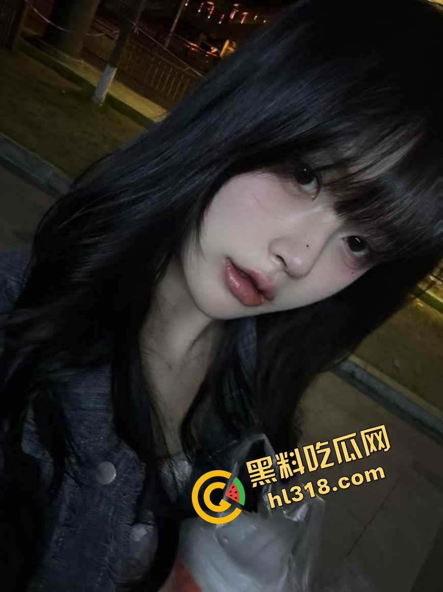 瘦逼不如肥逼爽,厚肉包夹鸡巴一发入魂,这种软嫩夹心糖日了都想哭,肥逼才是男人的快乐老家!-1