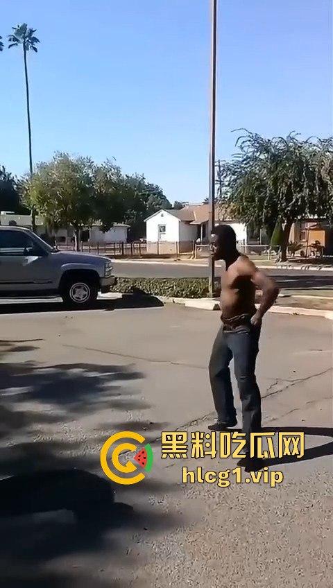 街头快打见武德！黑人小哥倒地不杀，这操作可以说很瓦坎达！-7