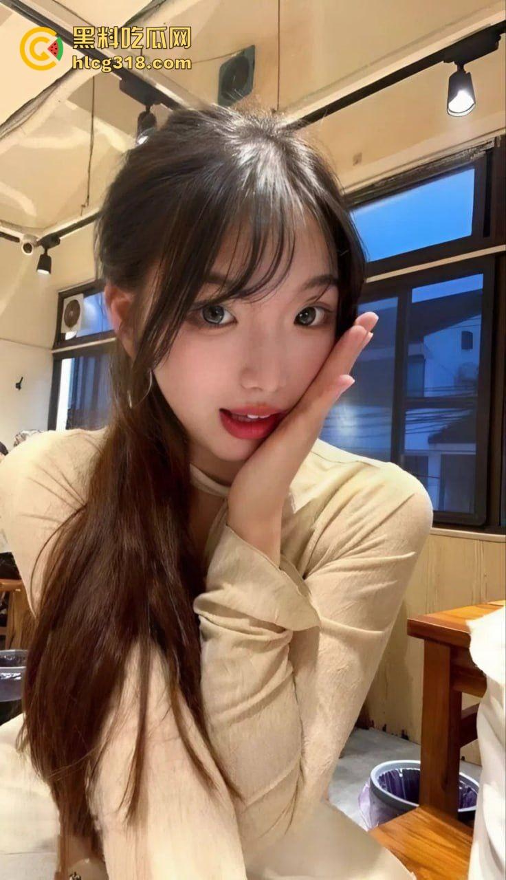 低俗直播PK惩罚,女主播输了被男助手的用皮带疯狂抽打屁股,感觉连吃奶的劲都使出来了,看着都疼!-1