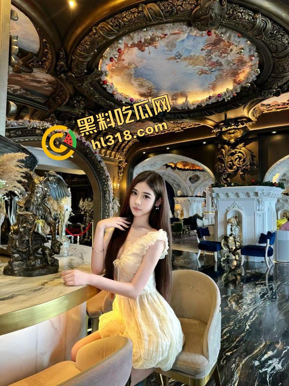 带小区的人妻野战商场地下室,边后入边提心吊胆,裤子还没穿好被物业围堵,差点被抓了个正着!-2