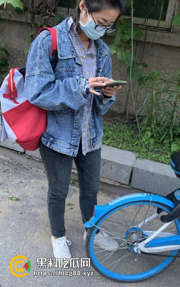 南京已婚人妻【孙雅静】不雅视频流出,全裸展示修长身材,胯下口技十分精湛,极具反差!-1