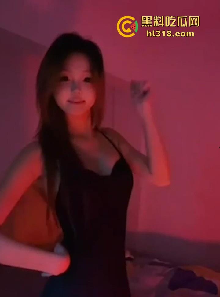 湖南长沙【申雅琴】抖音招嫖聊天记录曝光,高颜值母狗外出下海,酮体白嫩美乳丰盈,尽显骚鸡本色!-8