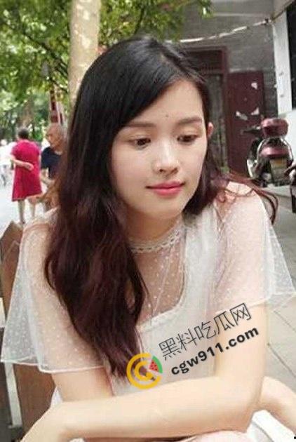 海角大神姐弟乱伦!姐姐收拾房间,弟弟的硬肉棒对着肥美的翘臀疯狂输出,姐姐潮喷不止!-1