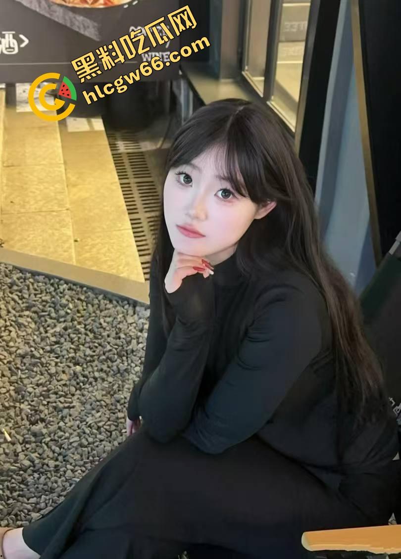 美容店老板娘下班关店偷情,精壮情夫在按摩床上暴干半小时,奶子晃飞骚水淌地、床都快操散架了!-5